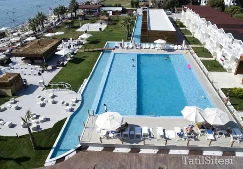 Risus Aqua Beach Resort Hotel